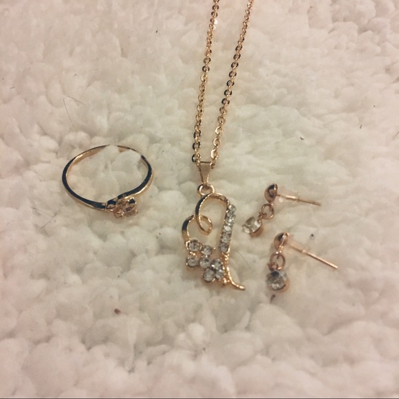 SALE 18 Karat yellow gold plated heart jewelry set - Picture 2 of 2